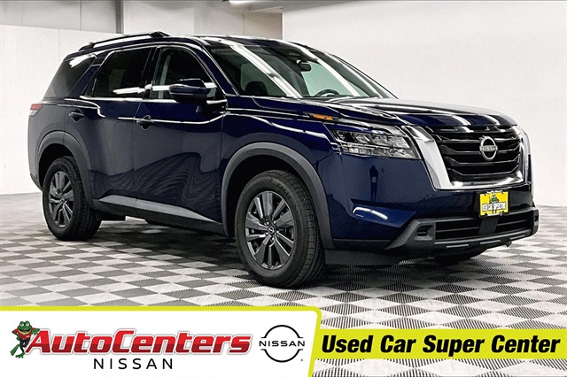 2023 Nissan Pathfinder SV's photo