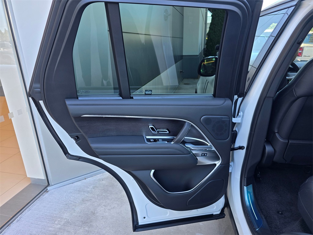 2025 Land Rover Range Rover SE photo 22