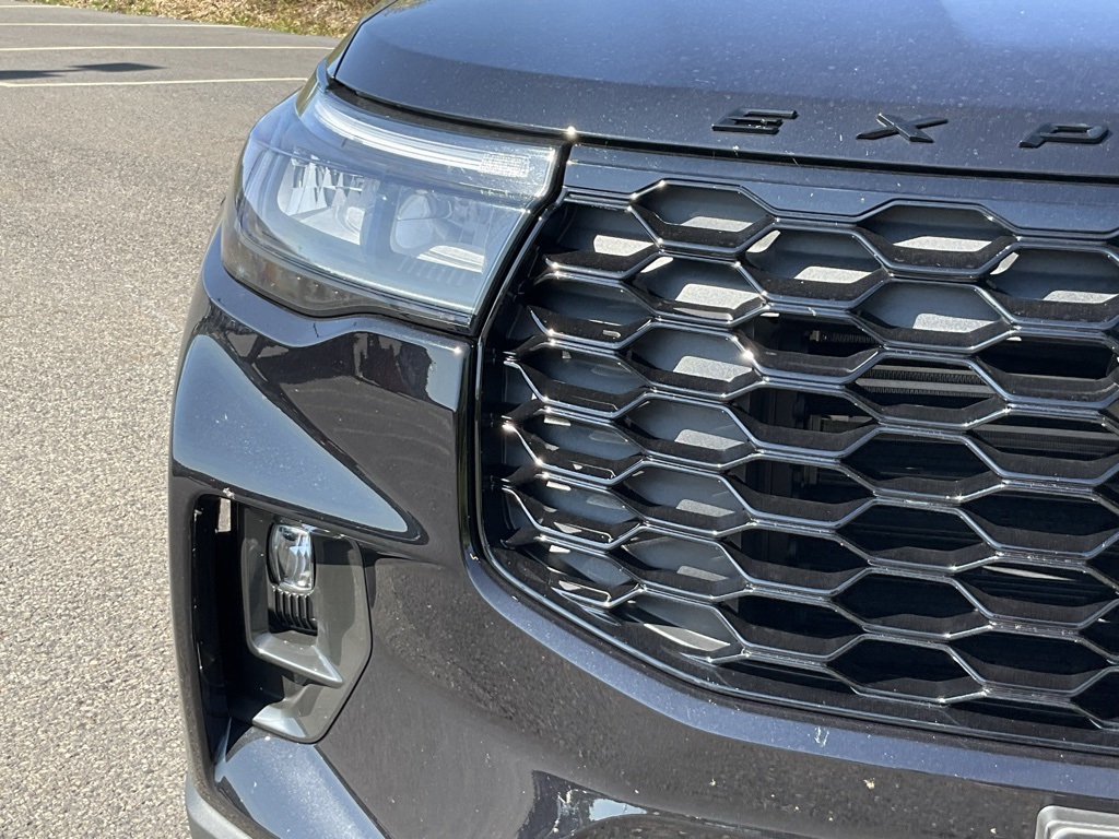 2025 Ford Explorer ST-Line photo 2
