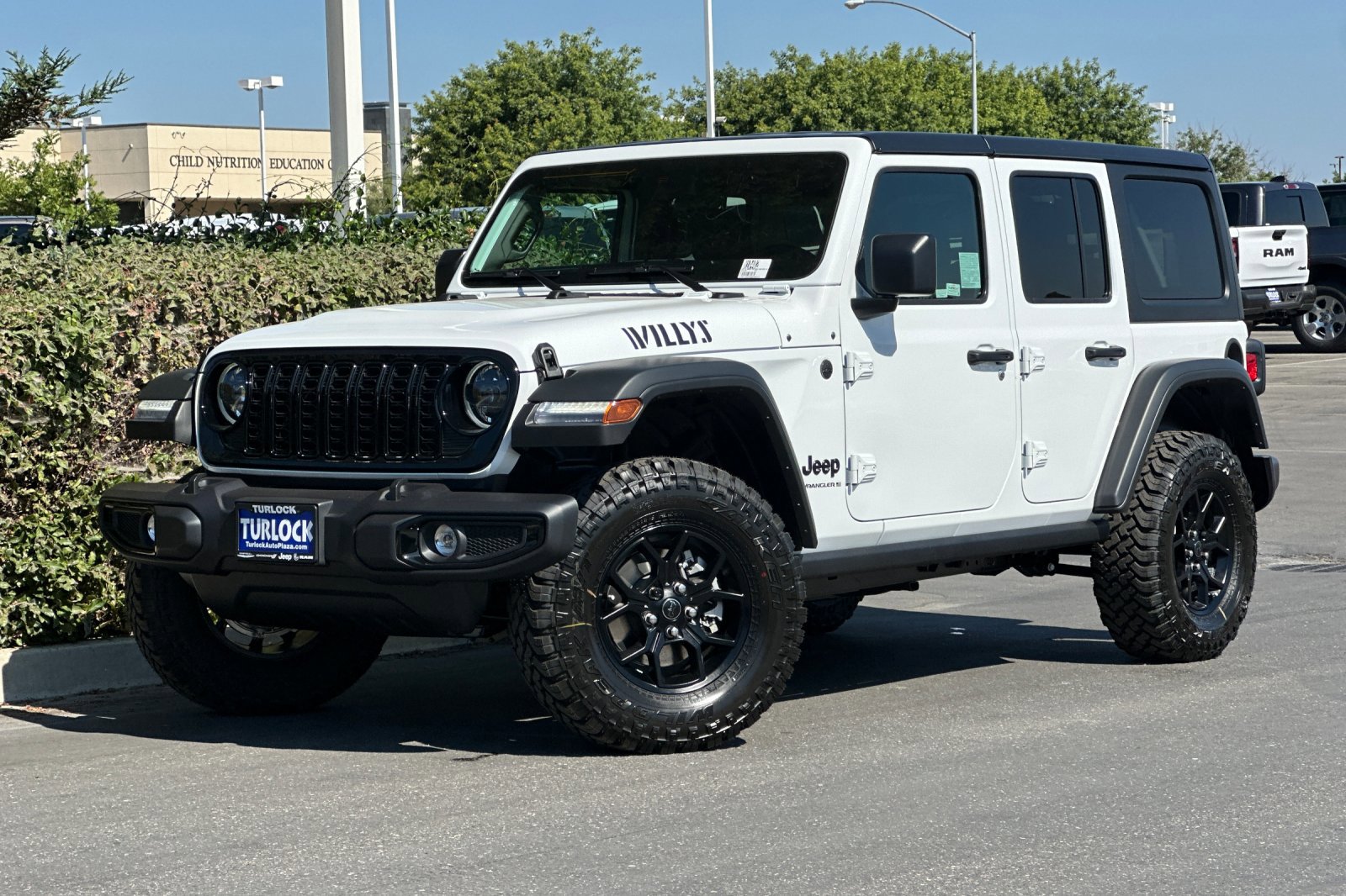 2025 Jeep Wrangler Willys photo 8