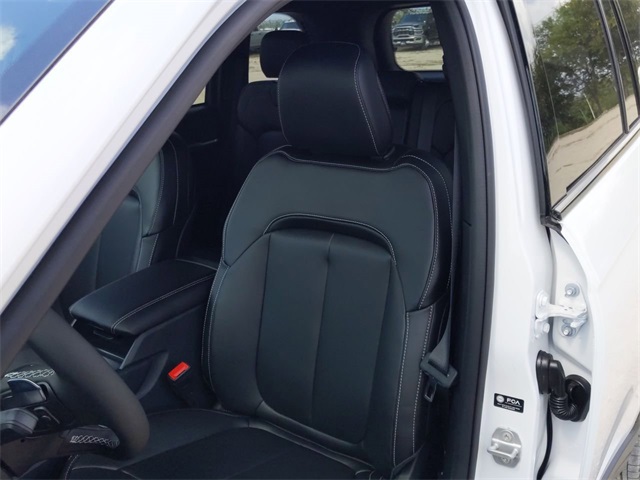 2025 Jeep Grand Cherokee Limited photo 14