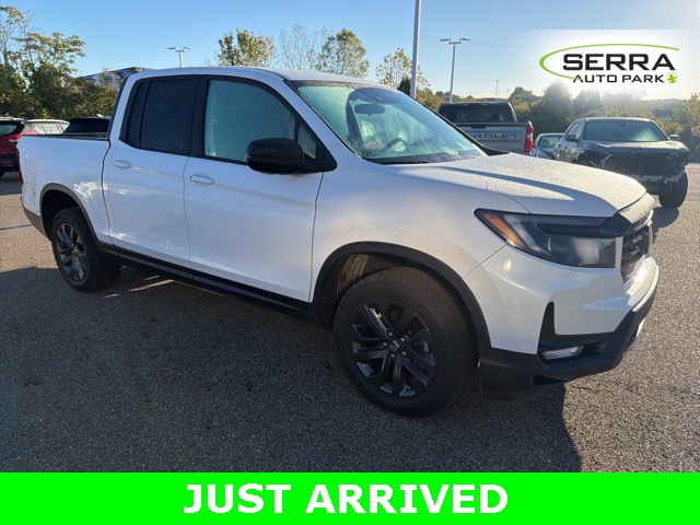 2023 Honda Ridgeline Sport photo 2