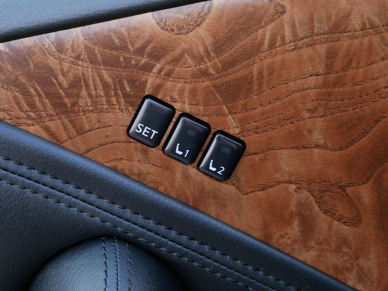 2024 Nissan Armada SL photo 16