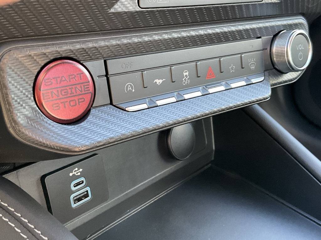 2025 Ford Mustang GT Premium Convertible photo 3