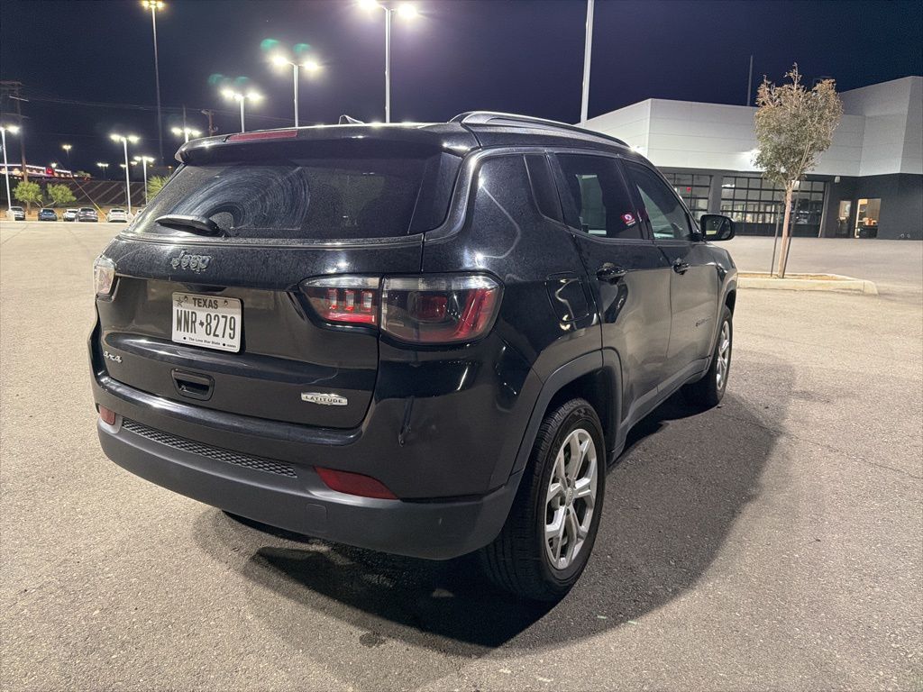 2024 Jeep Compass Latitude photo 4