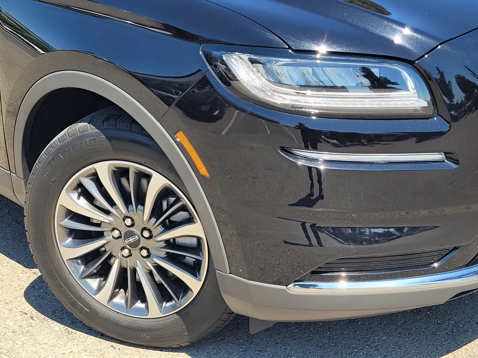 2022 Lincoln Nautilus Standard photo 9