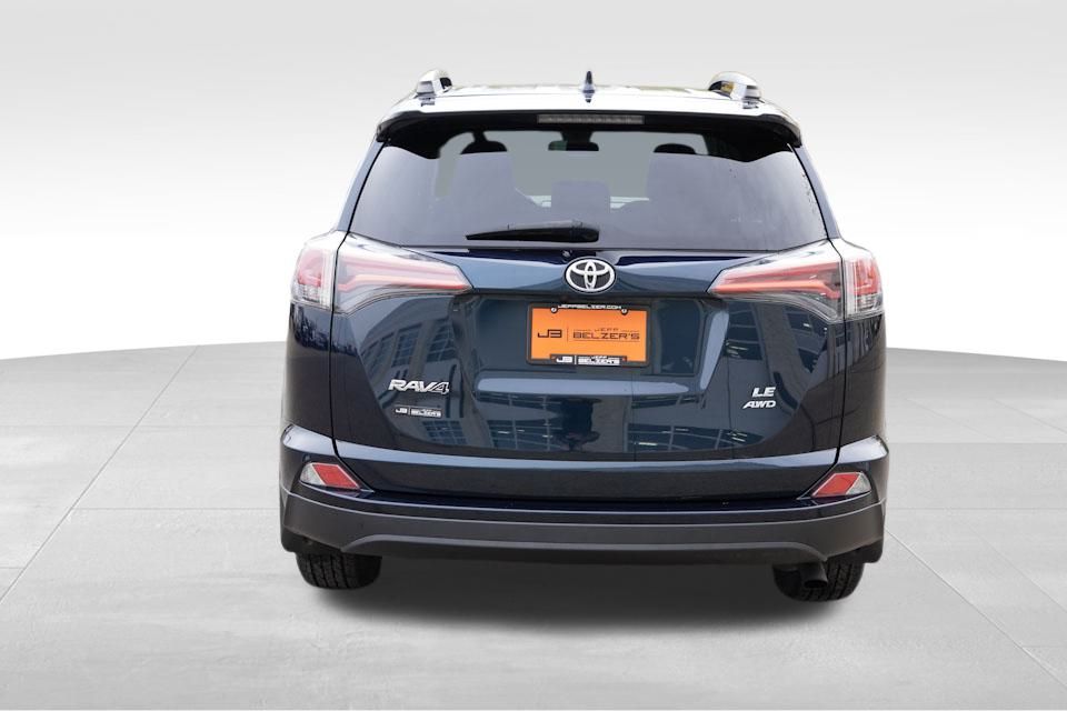2017 Toyota RAV4 LE photo 4