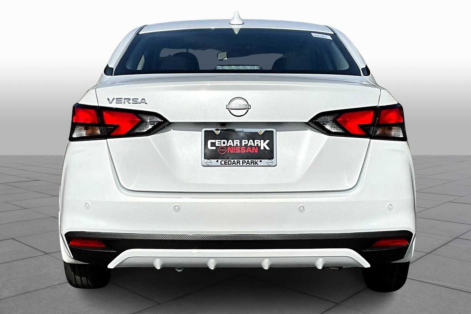 2025 Nissan Versa SV photo 4