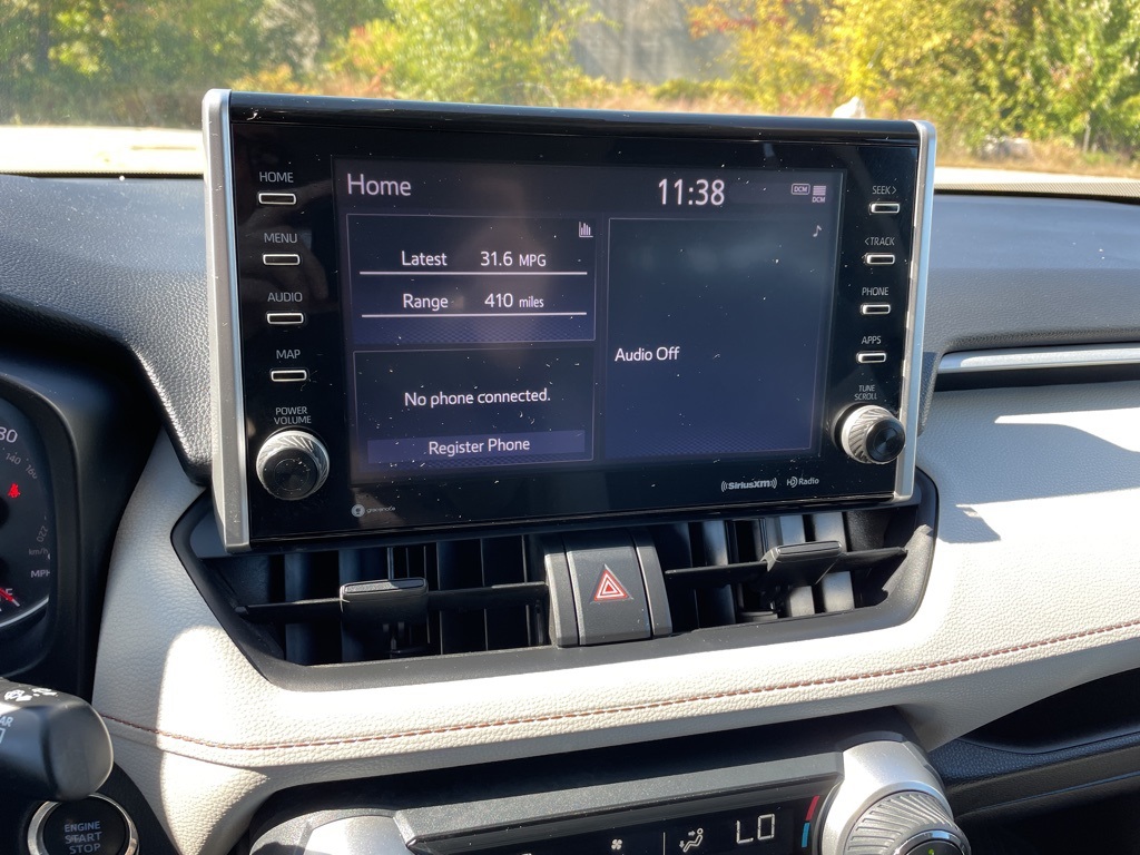 2022 Toyota RAV4 XLE photo 6