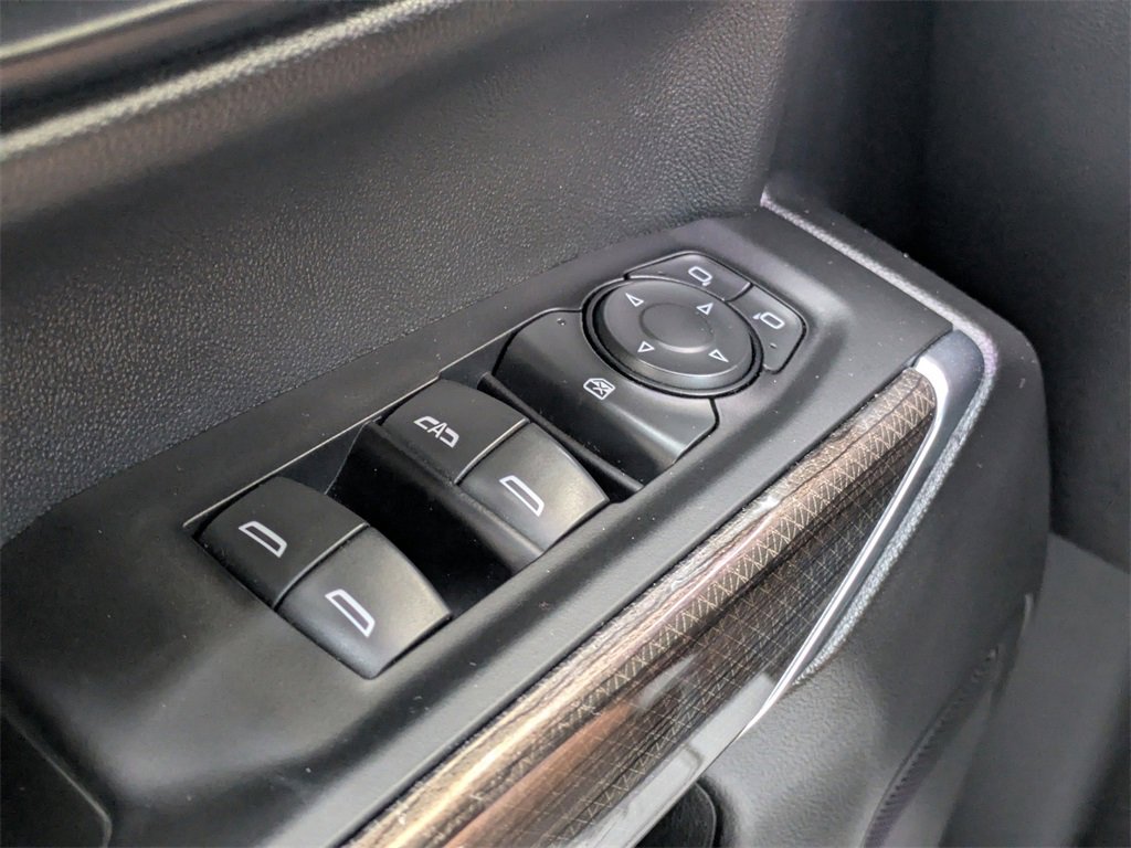 2022 Chevrolet Silverado RST photo 24