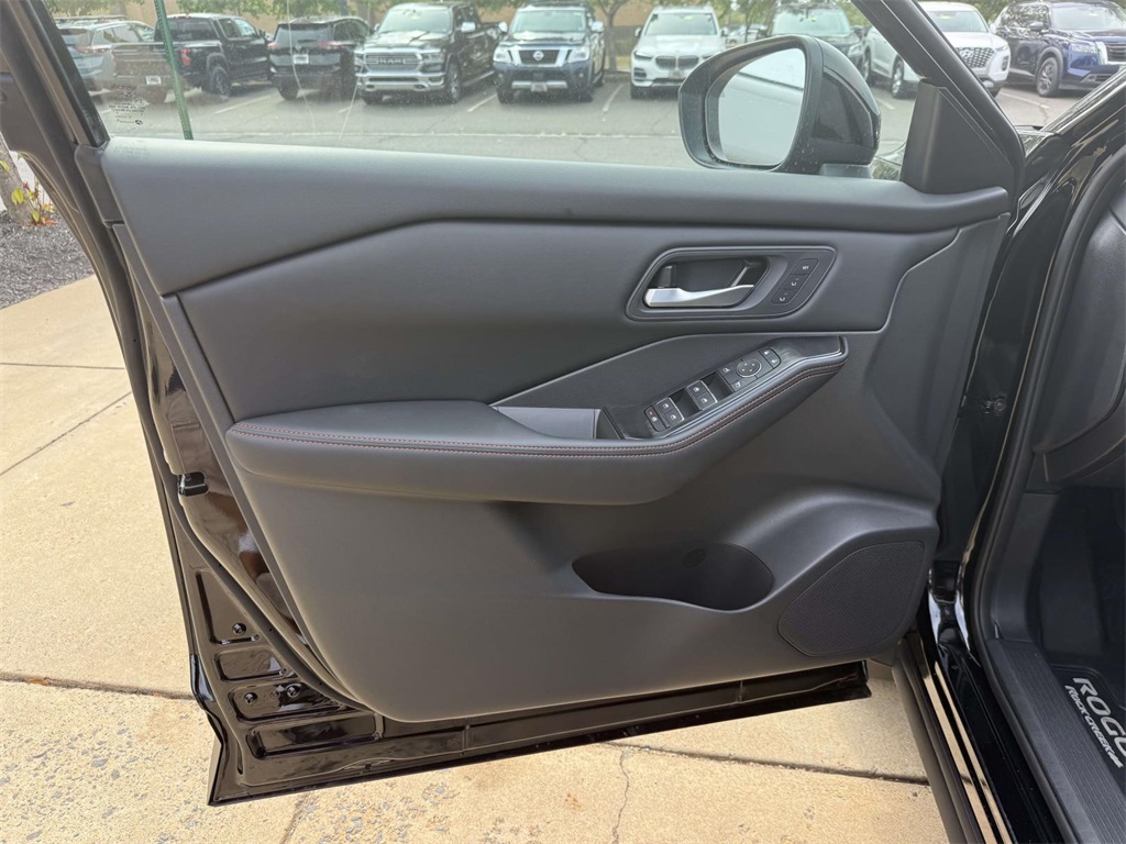 2026 Nissan Rogue SV photo 19