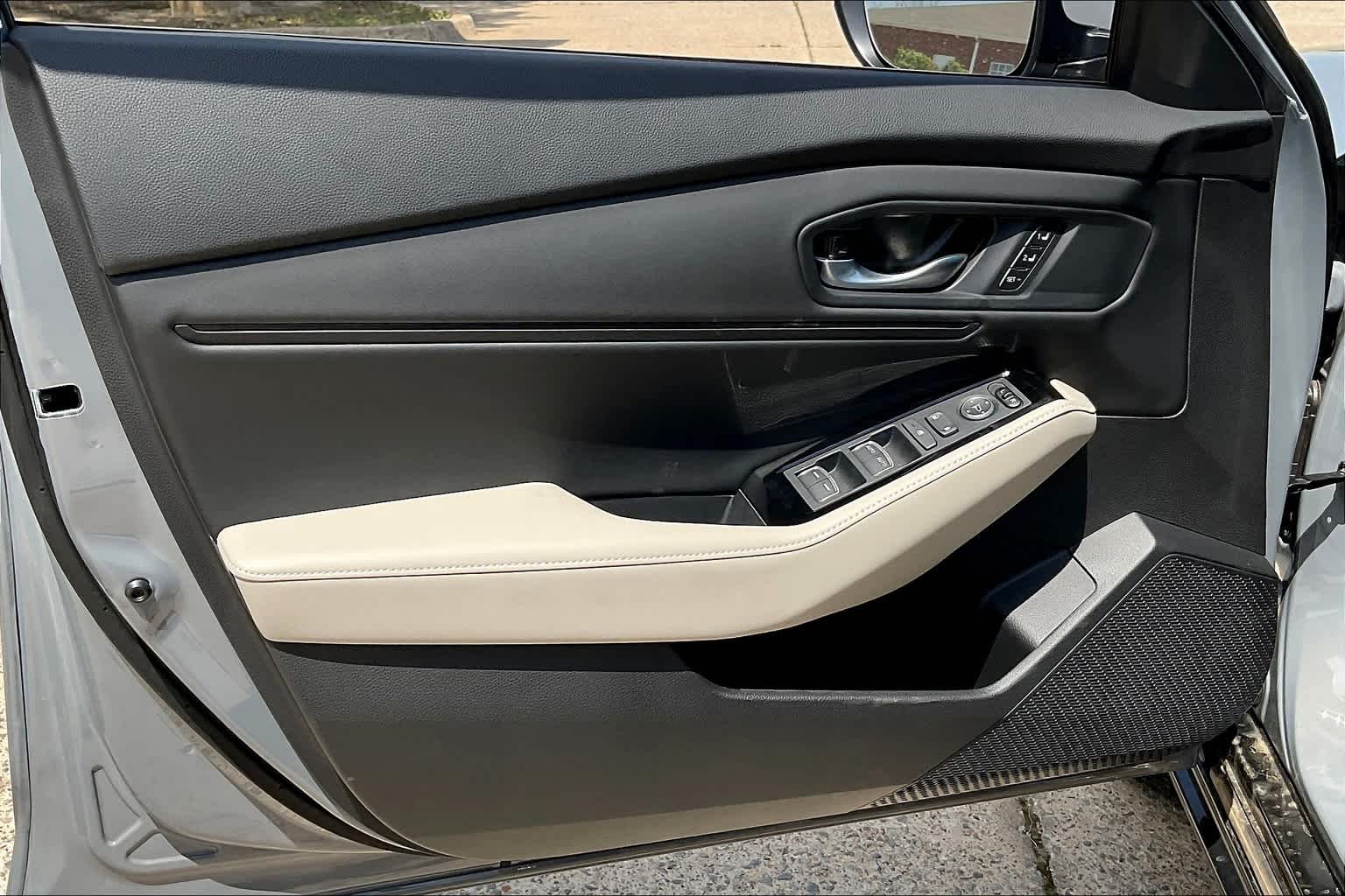 2025 Honda Accord Hybrid Touring photo 10