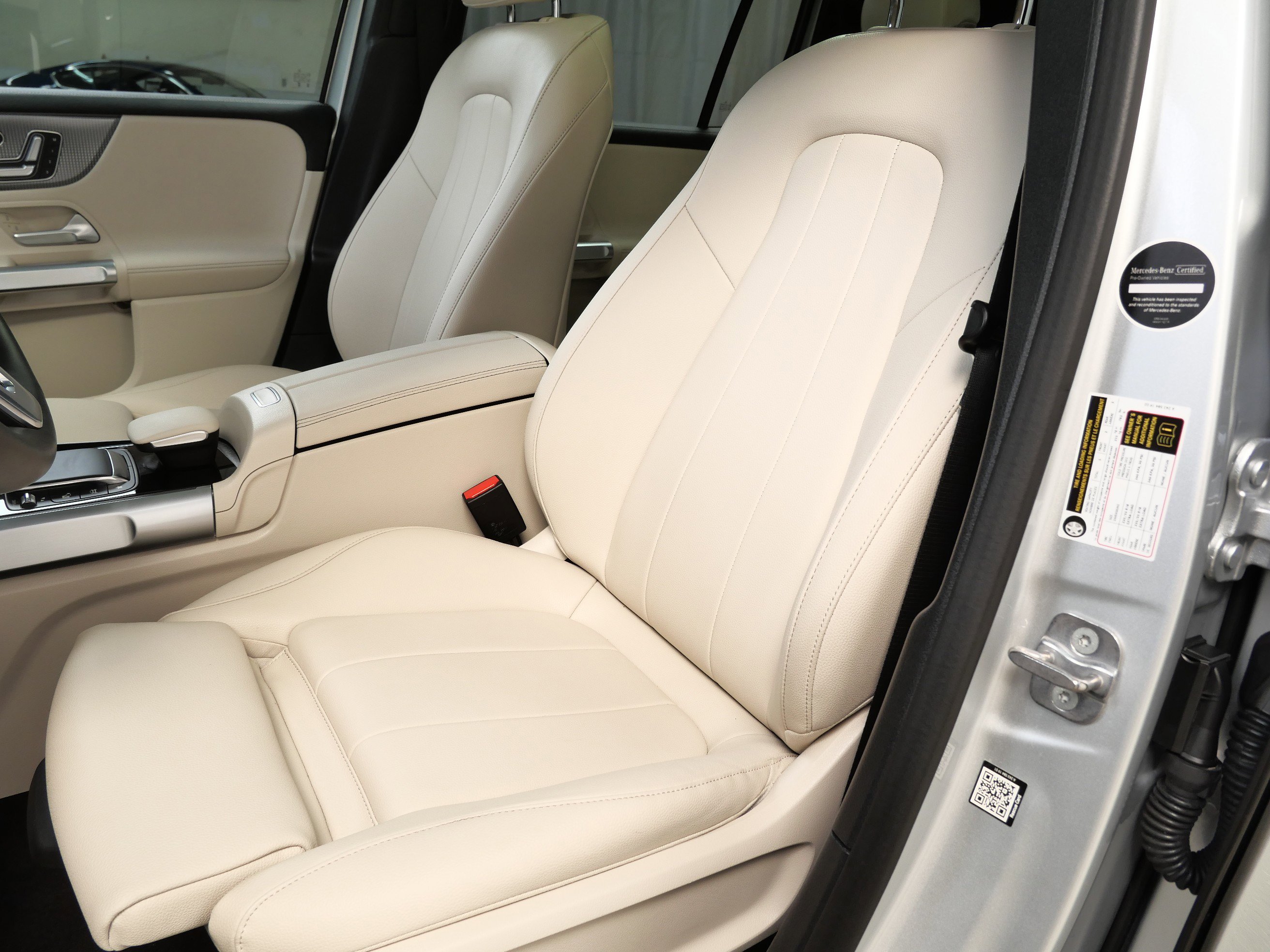 2023 Mercedes Benz EQB 300 4MATIC photo 2