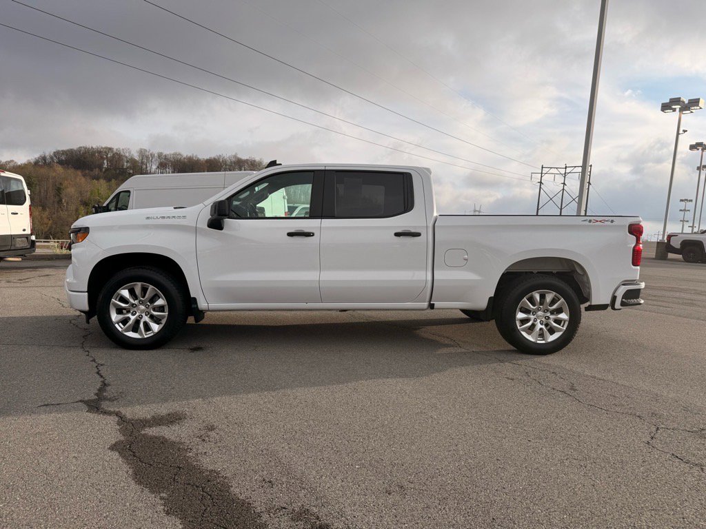 2023 Chevrolet Silverado 1500 Custom photo 2