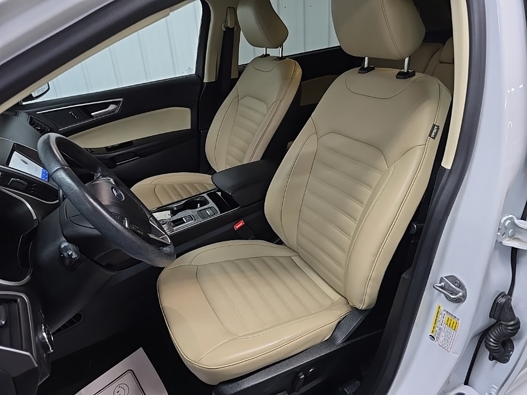 2020 Ford Edge SEL photo 29