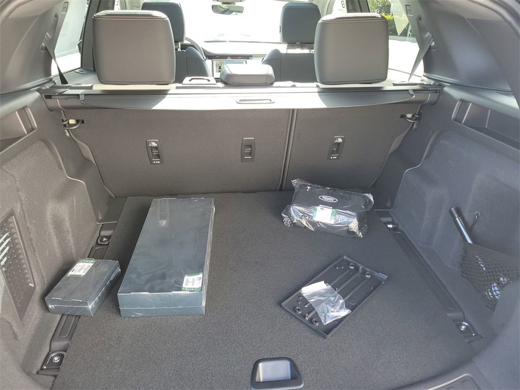 2025 Land Rover Discovery Sport SE photo 15