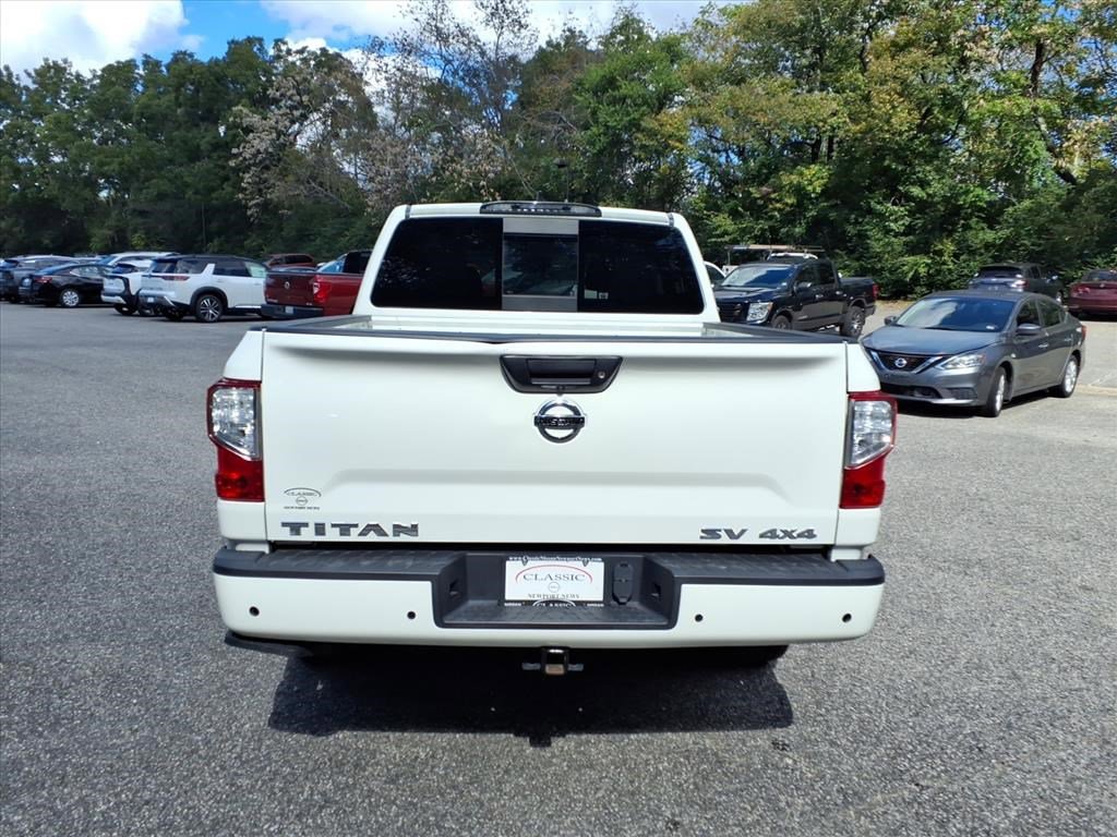 2022 Nissan Titan SV photo 3