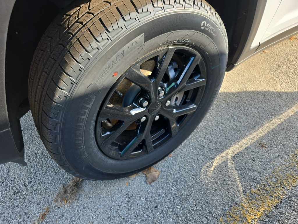 2025 Jeep Grand Cherokee Altitude photo 3