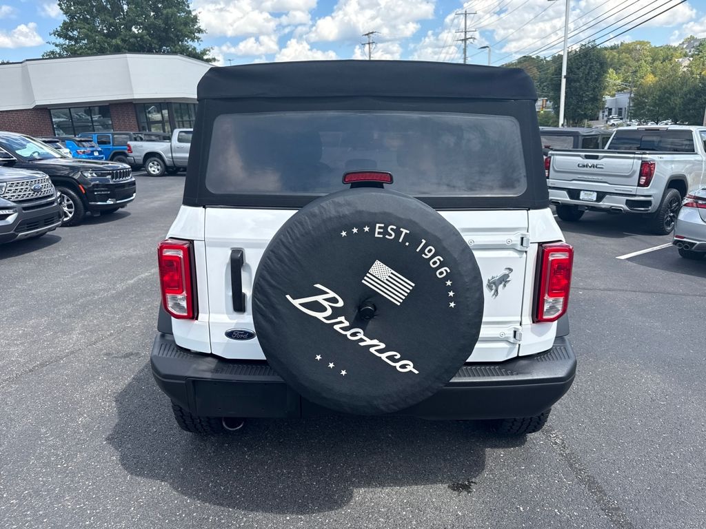 2023 Ford Bronco Black Diamond photo 2