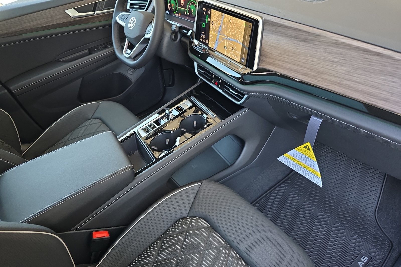 2025 Volkswagen Atlas SEL Premium R-Line photo 13