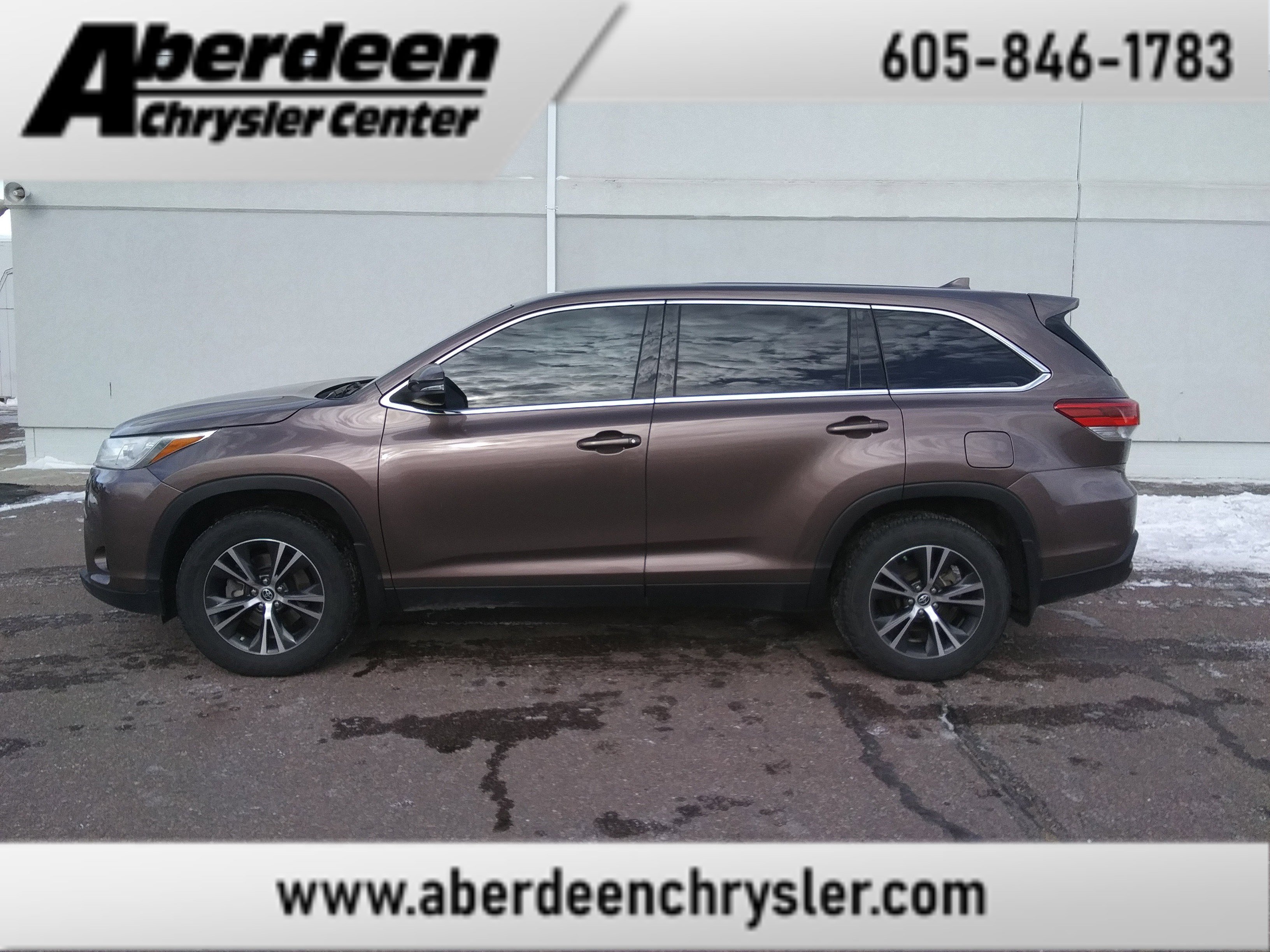 2019 Toyota Highlander LE Plus's photo