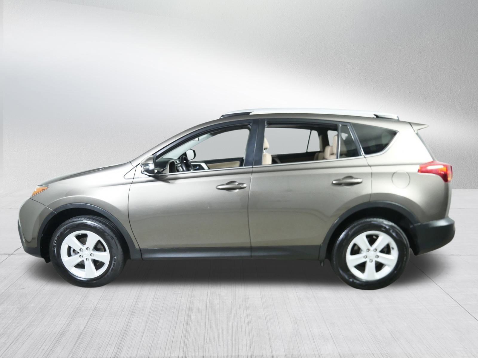 2014 Toyota RAV4 XLE photo 4