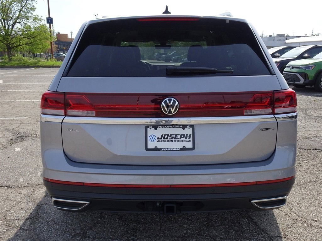 2025 Volkswagen Atlas SEL photo 4