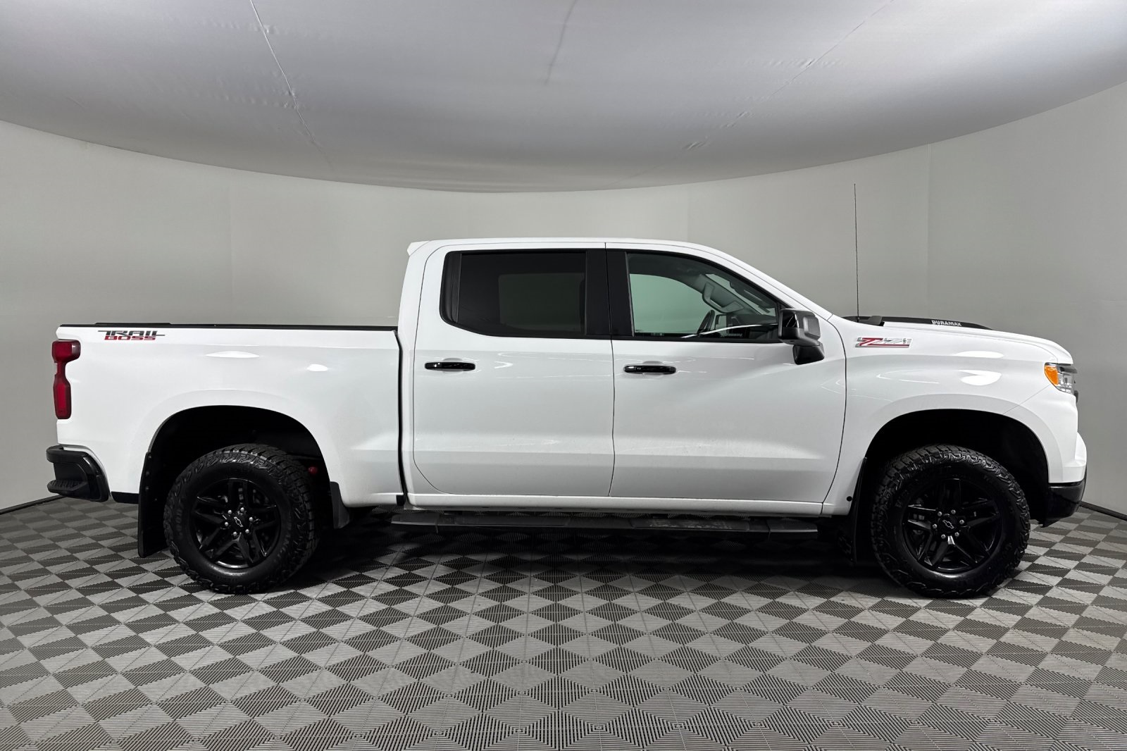 2024 Chevrolet Silverado 1500 LT Trail Boss photo 3