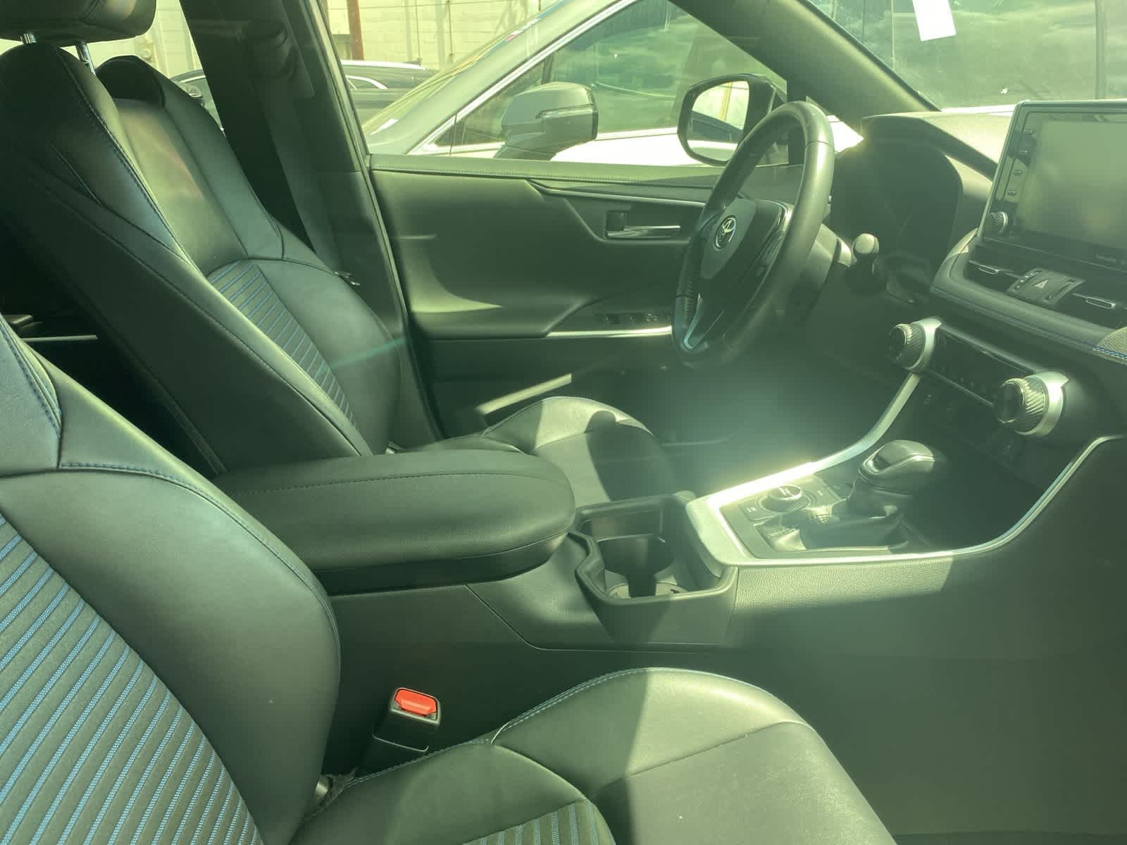 2019 Toyota RAV4 Hybrid XSE photo 3