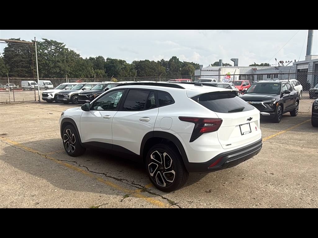 2025 Chevrolet Trax photo 4