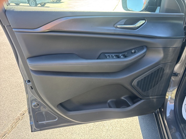 2025 Jeep Grand Cherokee Laredo X Altitude photo 14