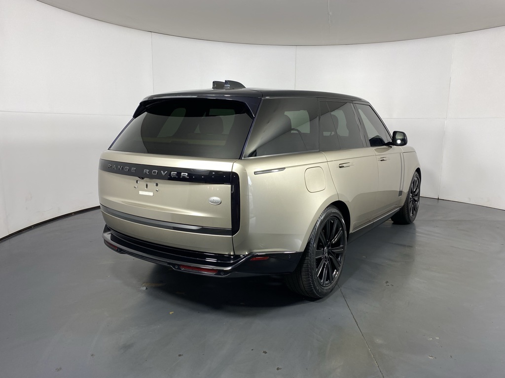 2023 Land Rover Range Rover SE photo 4