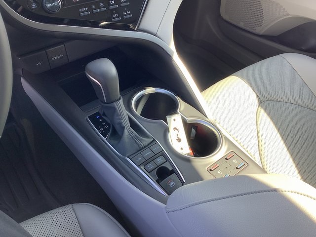 2023 Toyota Camry Hybrid XLE photo 17