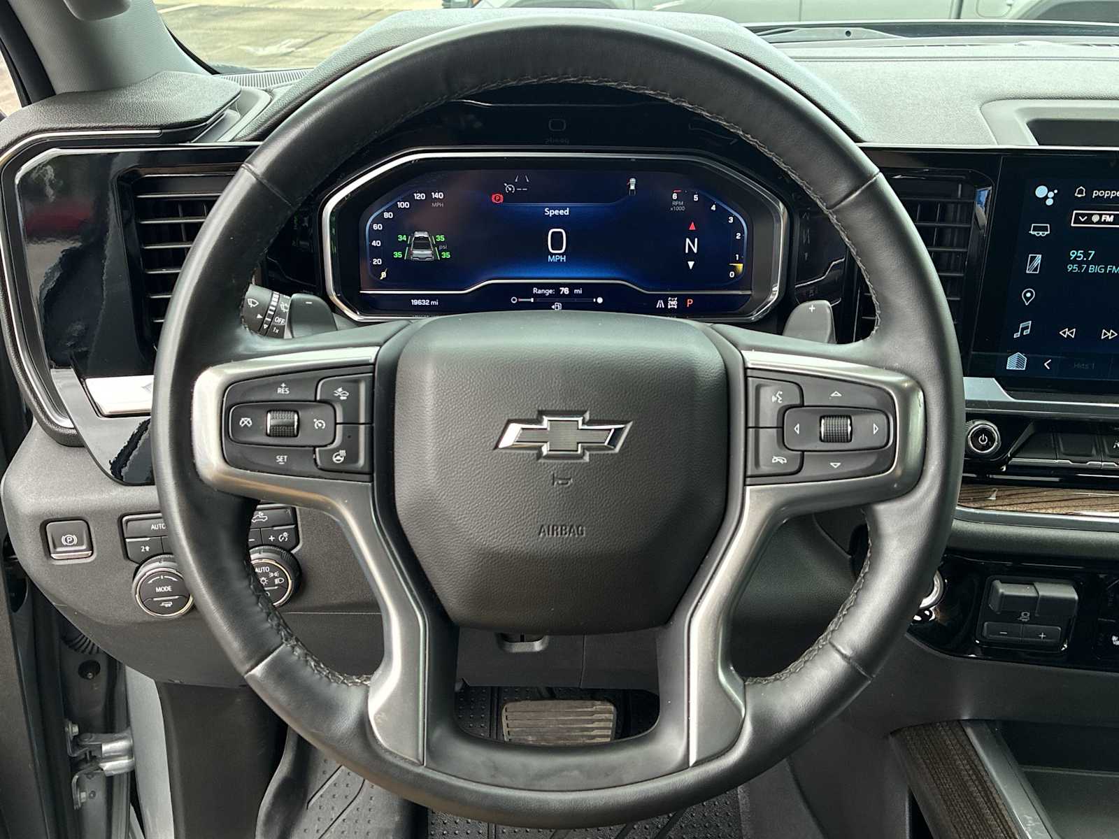 2023 Chevrolet Silverado 1500 RST photo 10
