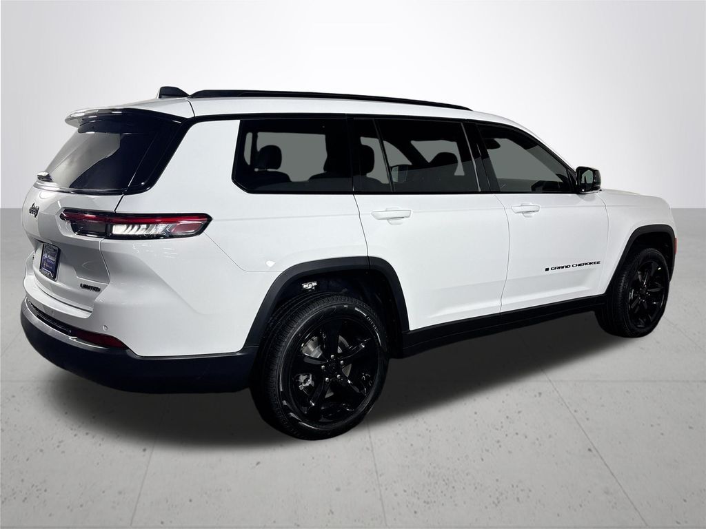 2025 Jeep Grand Cherokee Limited photo 2