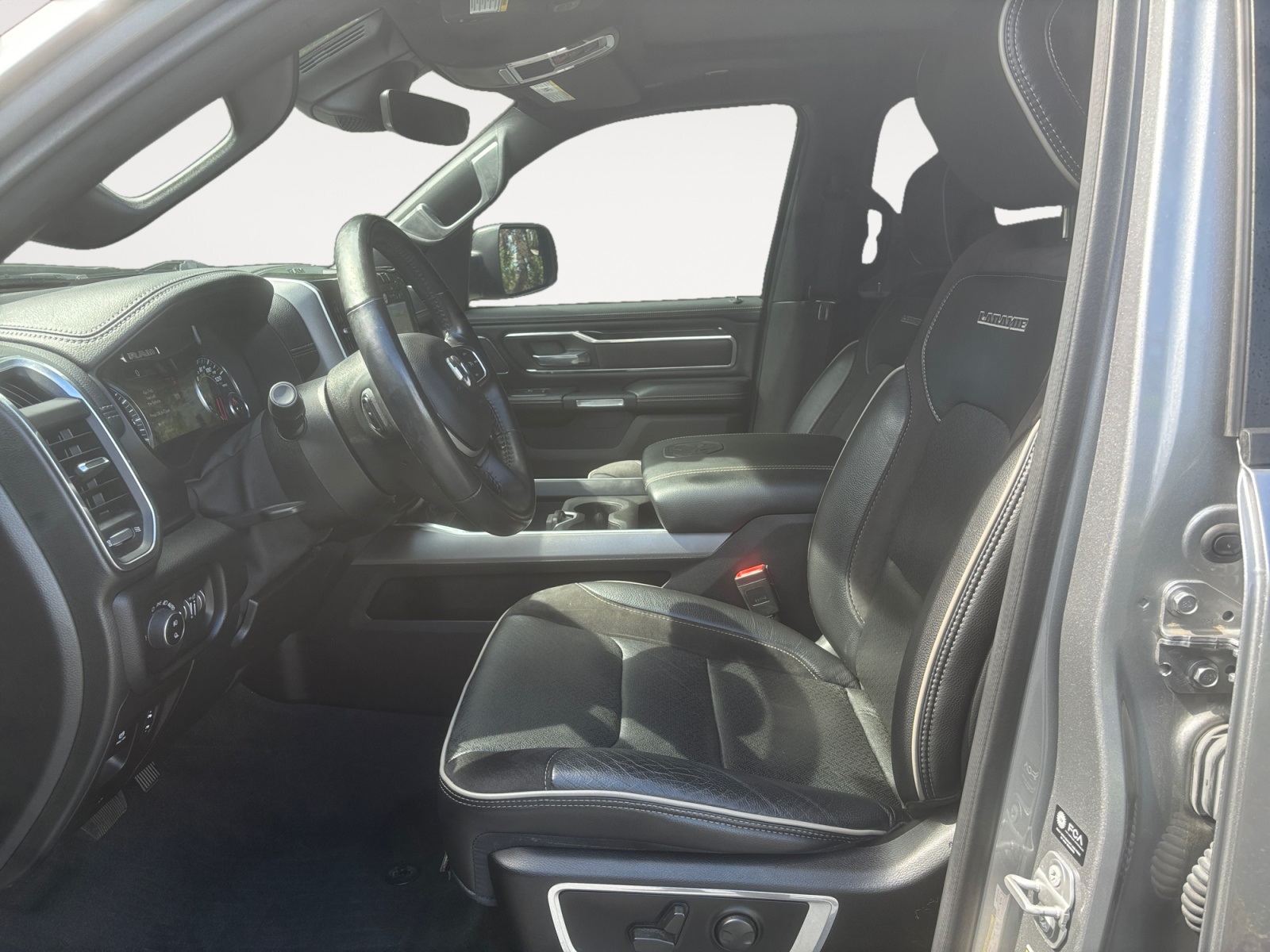 2022 Ram 1500 Laramie photo 5