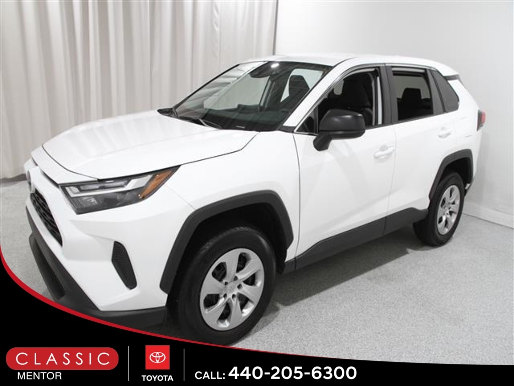 2023 Toyota RAV4 LE photo 3
