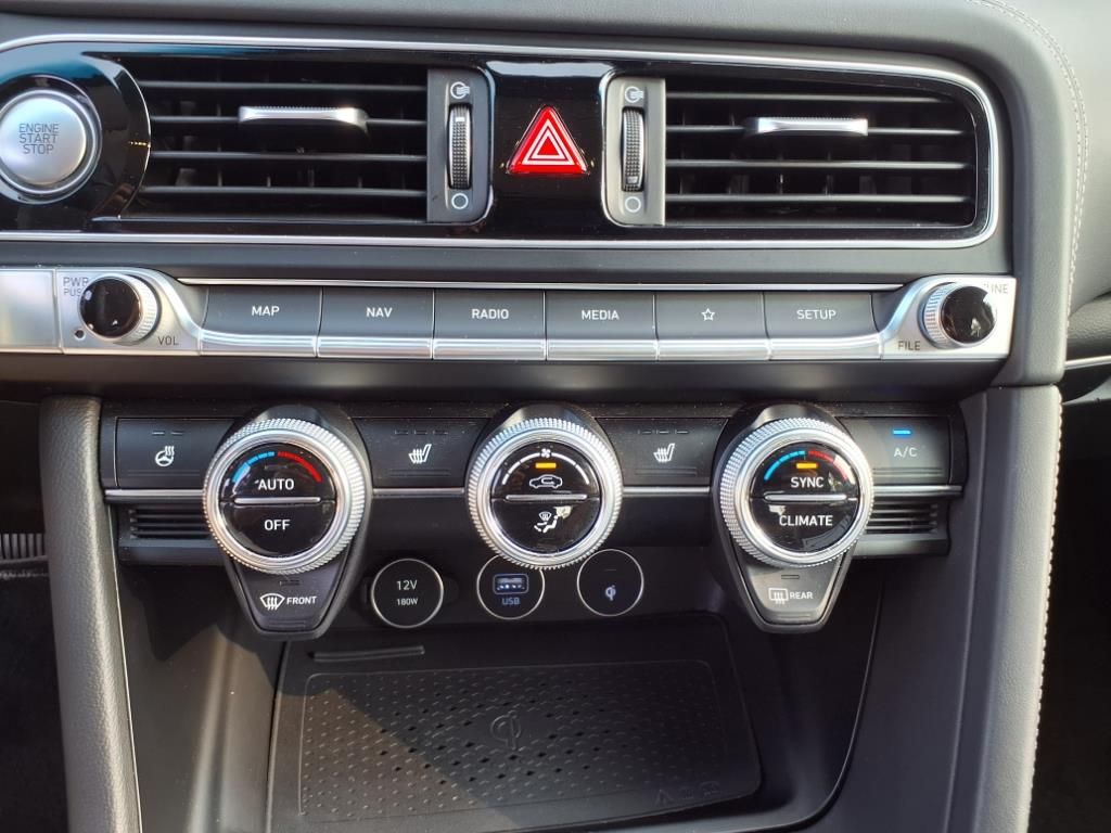 2022 Genesis G70 2.0T photo 16