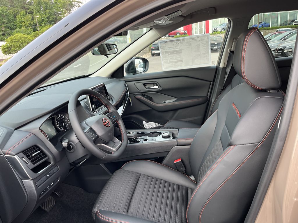 2026 Nissan Rogue SV photo 4