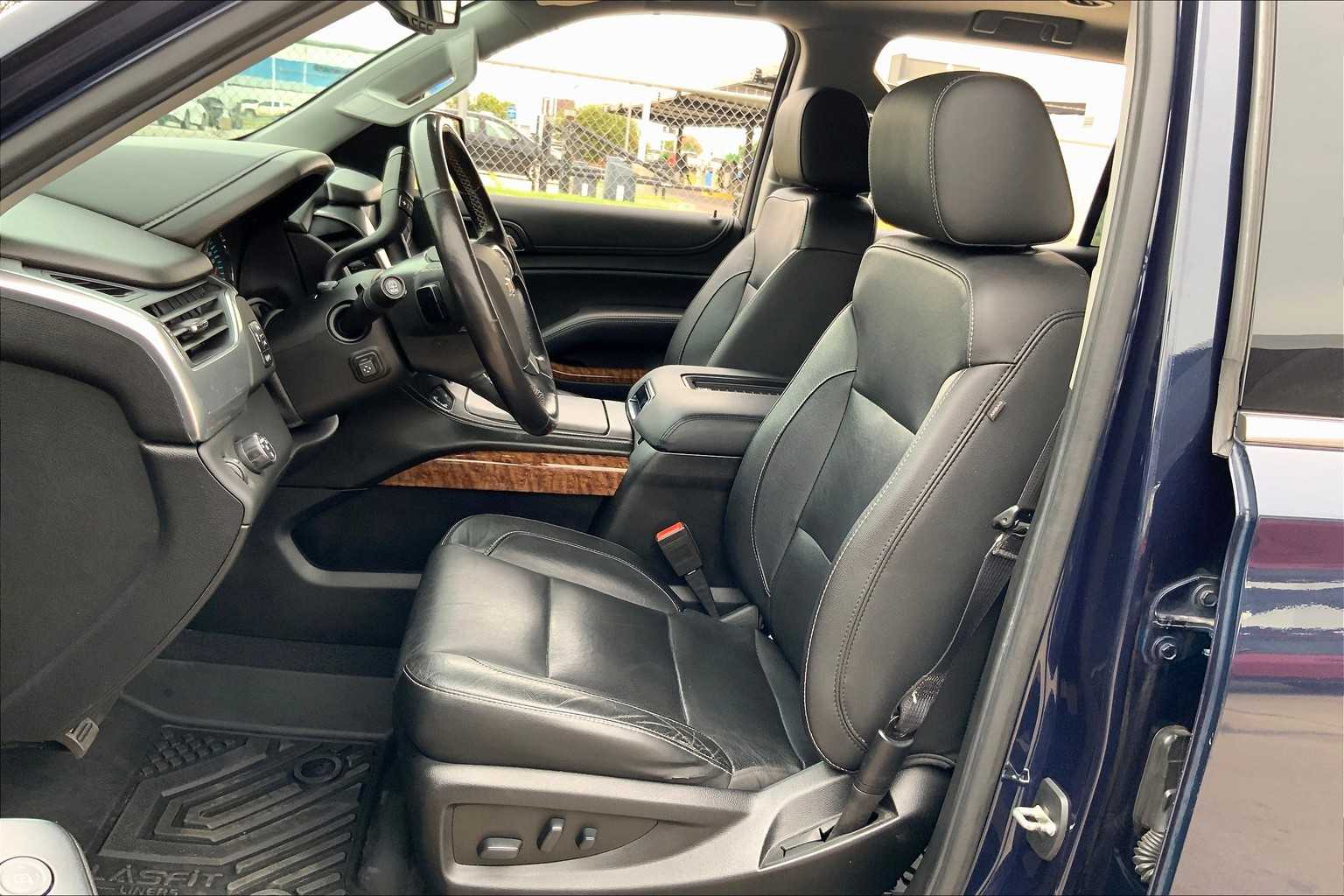 2020 Chevrolet Suburban Premier photo 7