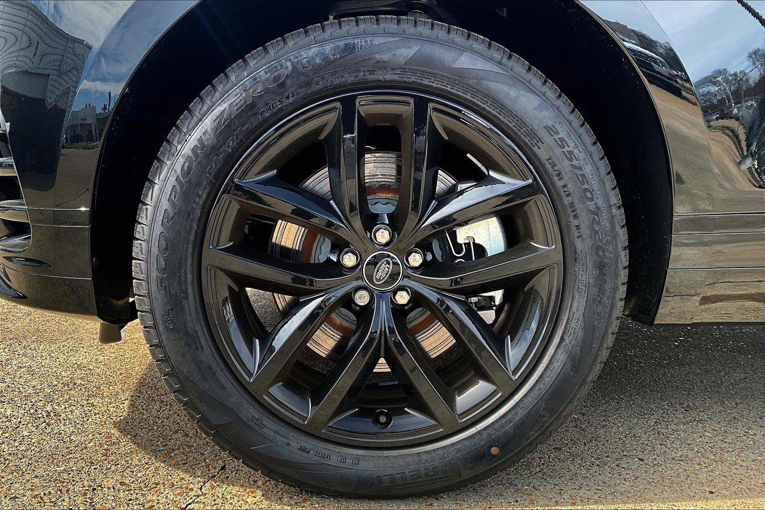 2025 Land Rover Range Rover Velar SE photo 11