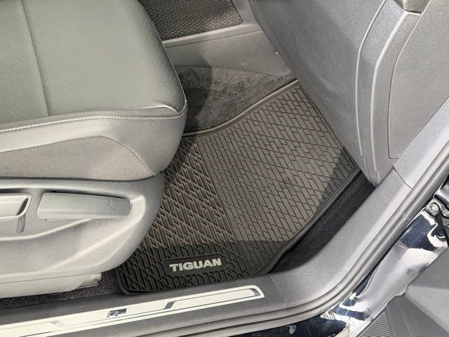 2020 Volkswagen Tiguan SE R-Line Black photo 23
