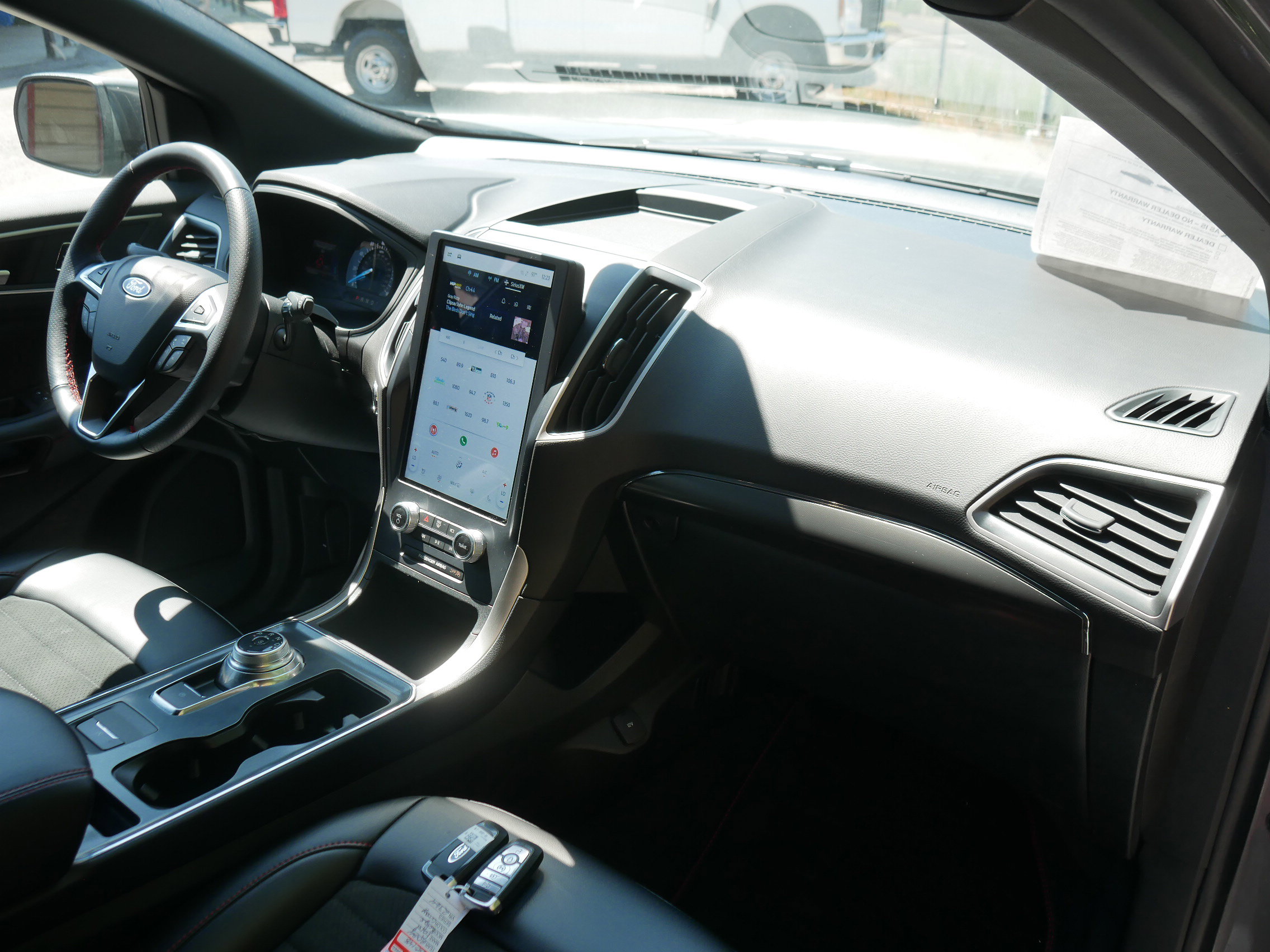 2024 Ford Edge ST-Line photo 25