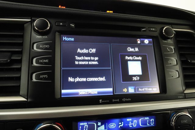 2019 Toyota Highlander LE photo 16