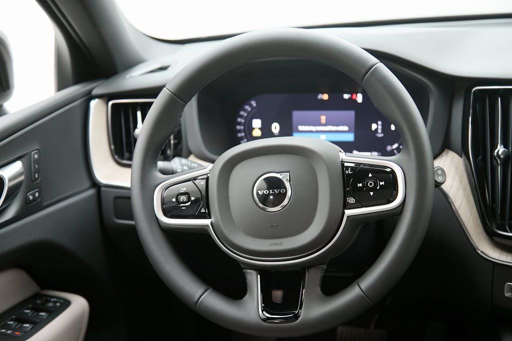 2026 VOLVO XC60 - Image 26