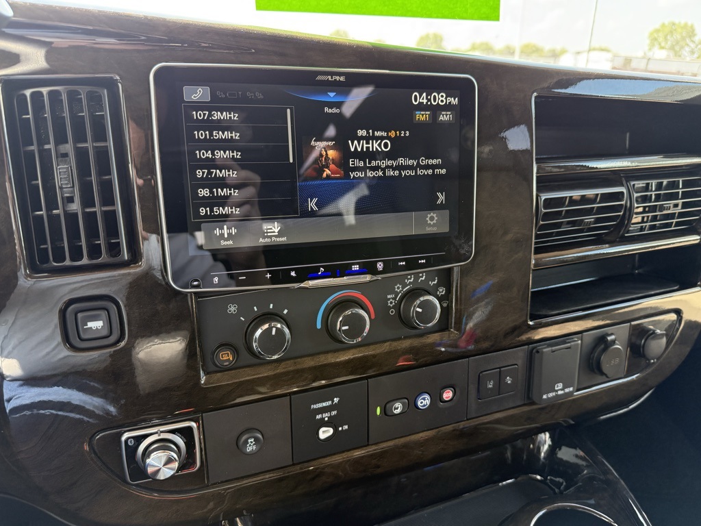 2025 Gmc Savana photo 18