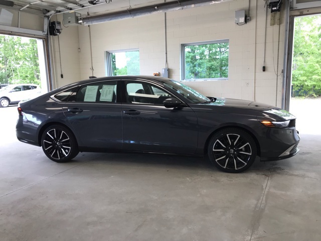 2023 Honda Accord Hybrid Touring photo 2