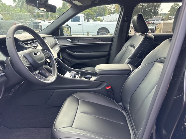 2025 Jeep Grand Cherokee Limited photo 14