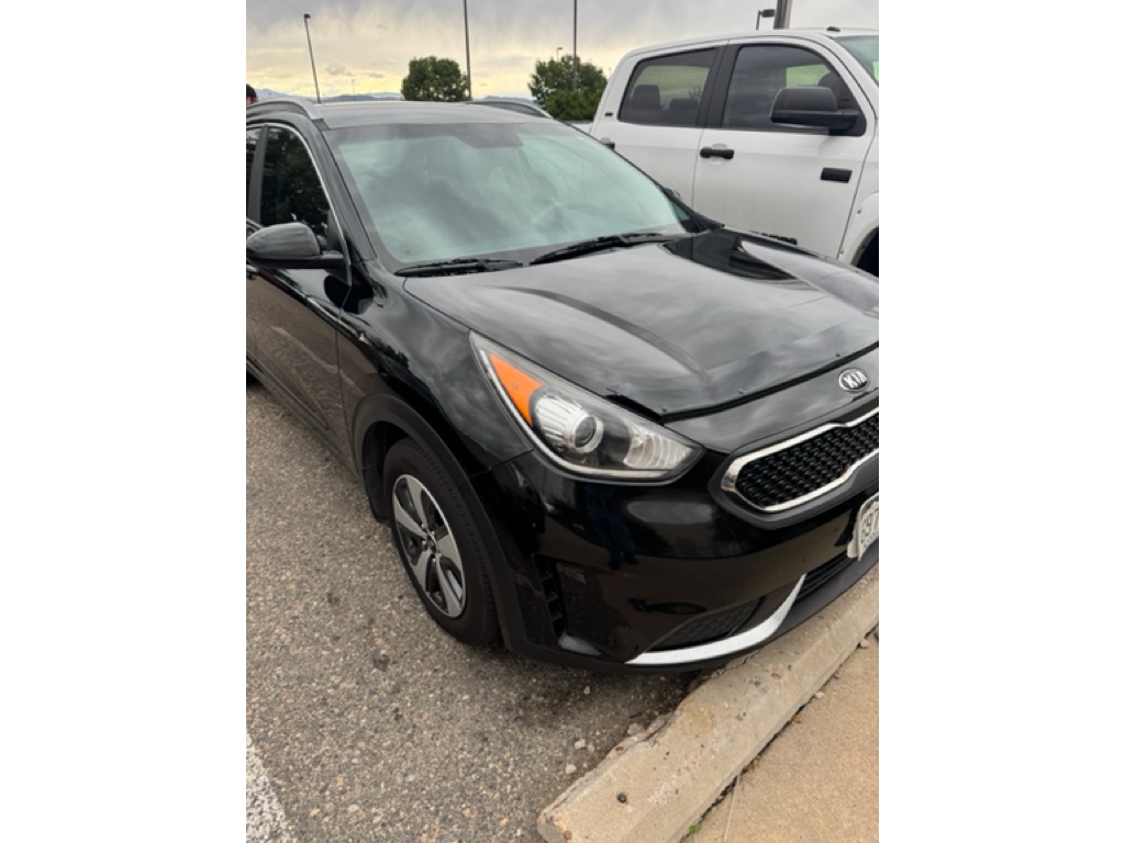 2017 Kia Niro LX photo 2