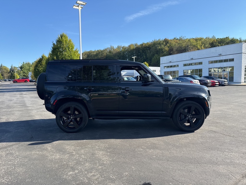 2024 Land Rover Defender 110 X-Dynamic SE photo 4